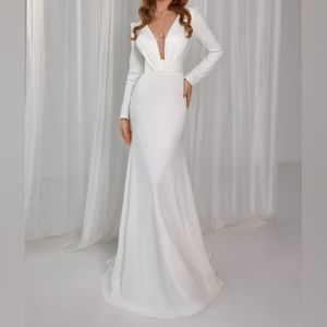 Elegant wedding dress, Open back